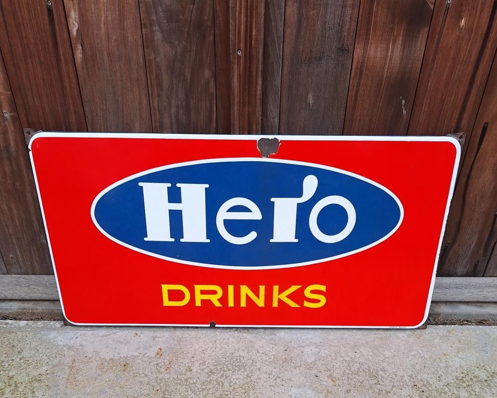 Tof en groot emaille bord van Hero Drinks, Langcat Bussum., Verzamelen, Merken en Reclamevoorwerpen, Gebruikt, Reclamebord, Ophalen of Verzenden