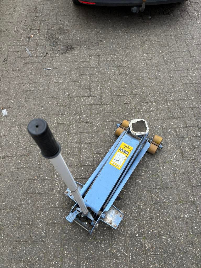 Omega 1.5 ton autokrik, Ophalen of Verzenden, Zo goed als nieuw, Hydraulisch, Garagekrik