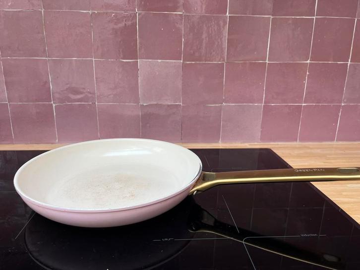 Koekenpan Greenpan roze en goud 21cm, Huis en Inrichting, Keuken | Potten en Pannen, Zo goed als nieuw, Koekenpan of Braadpan