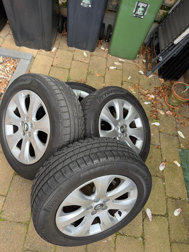 Originele Opel Mokka velgen + winterbanden, Ophalen, 215 mm, Banden en Velgen, 17 inch