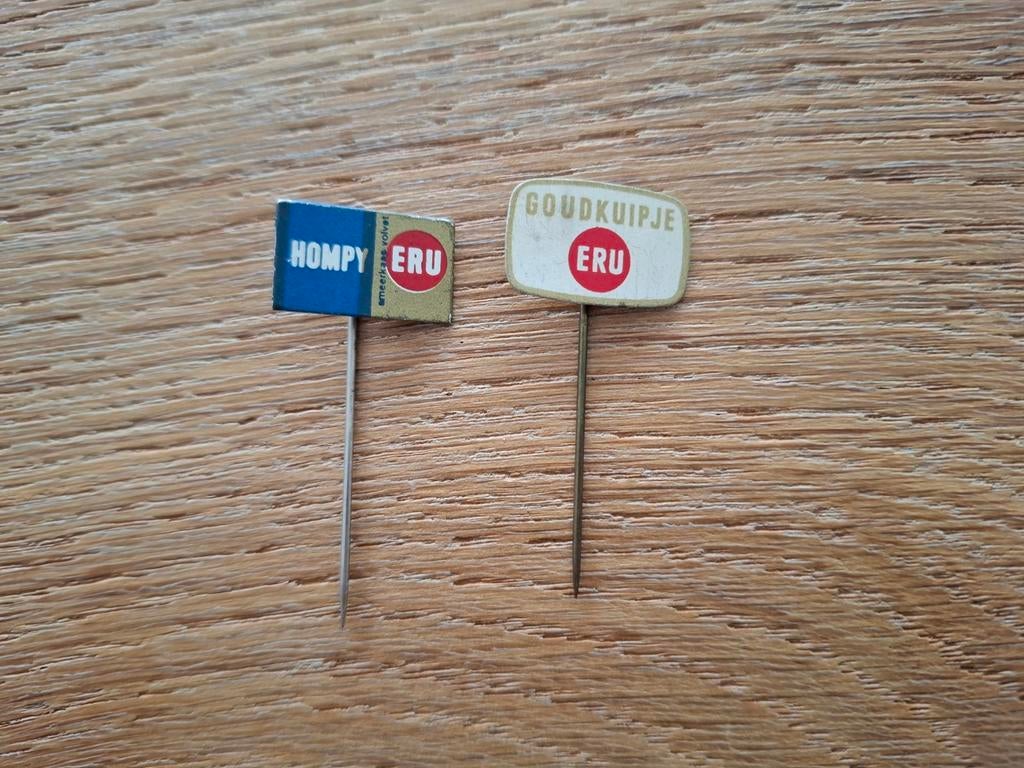 Vintage speldjes pins prikkers Eru kaas smeerkaas, Verzamelen, Speldjes, Pins en Buttons, Ophalen of Verzenden
