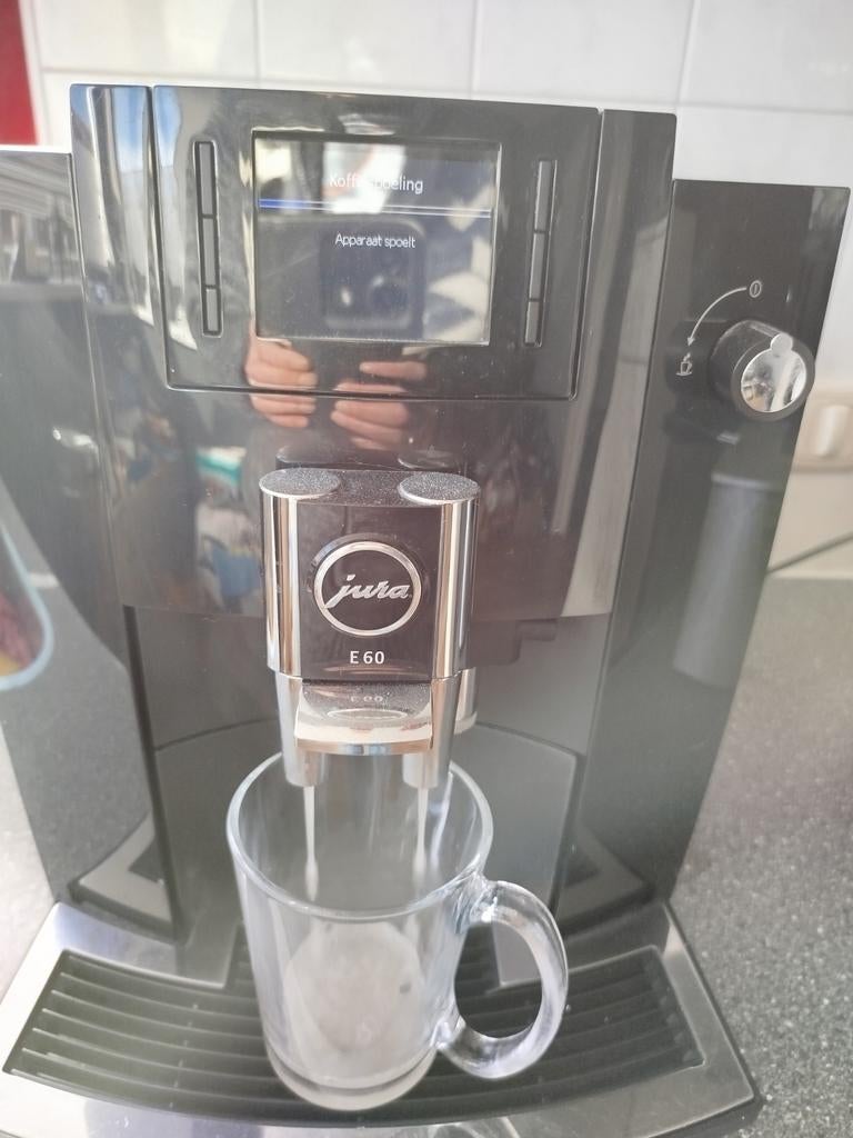 Jura E60 Koffiemachine - Zeer Mooi en Goed Onderhouden, Ophalen of Verzenden, Zo goed als nieuw, Koffiemachine, Koffiebonen