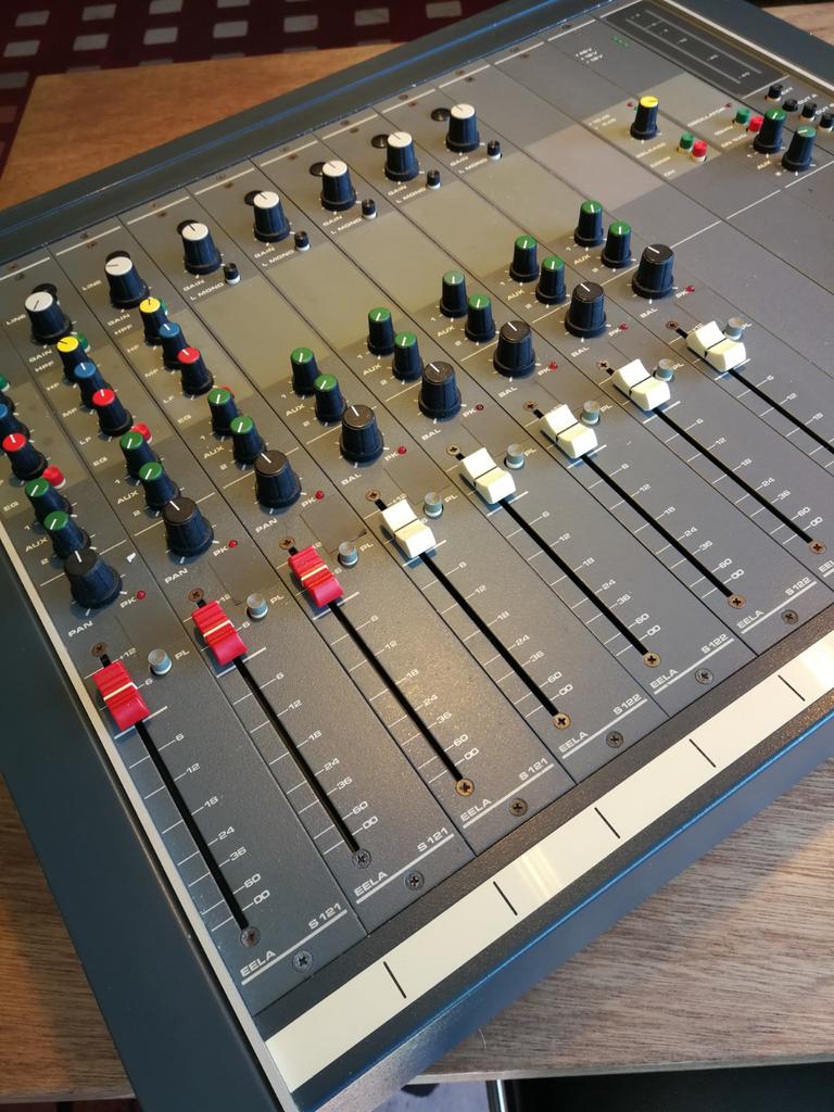 Eela Audio S120 Mengpaneel - Professionele Audiomixer, Ophalen of Verzenden, Gebruikt, 5 tot 10 kanalen, Microfooningang