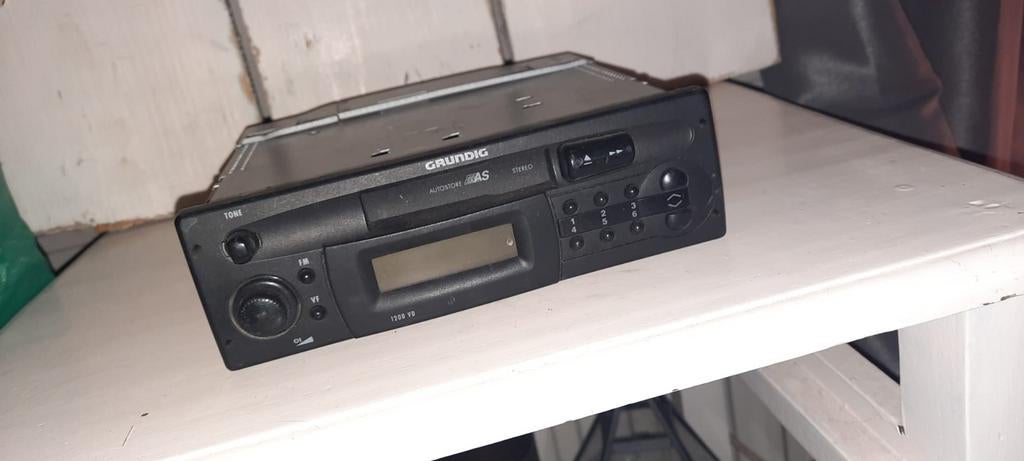 Grundig oude cassette autoradio., Audio, Tv en Foto, Radio's, Ophalen of Verzenden