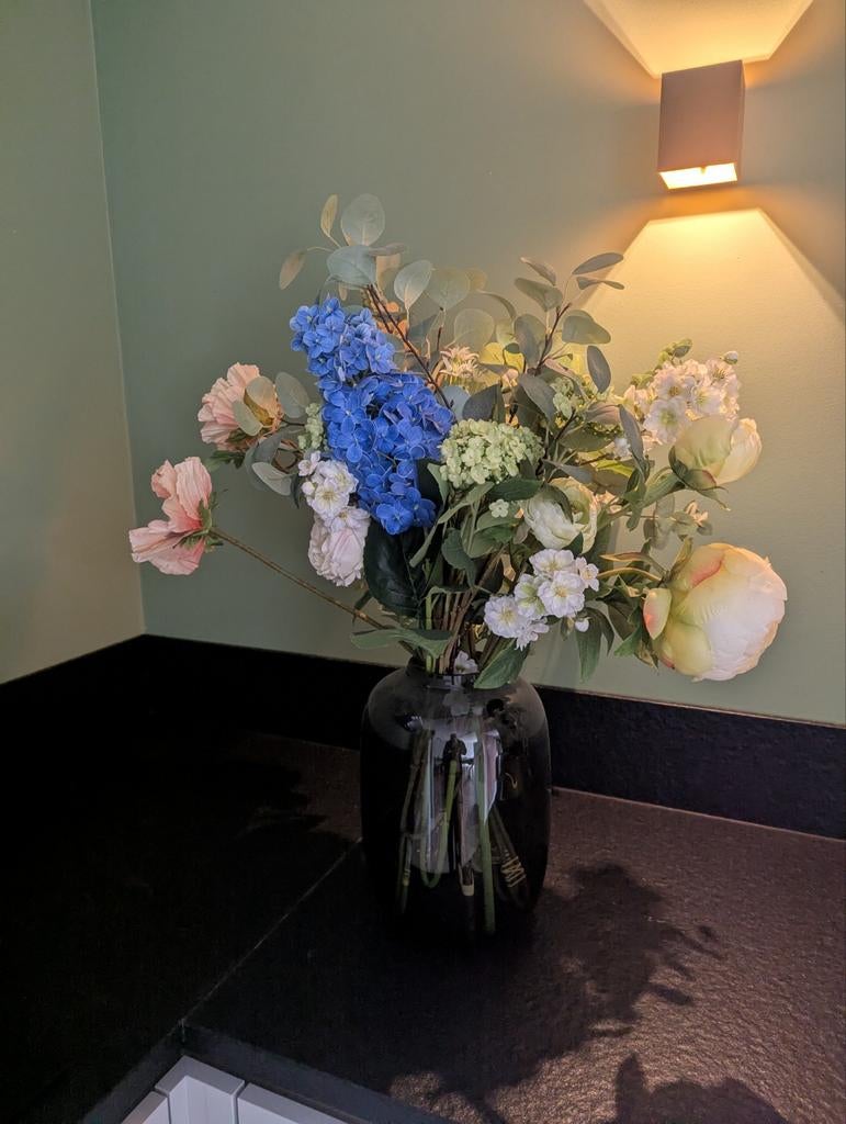 Vaas met kunstbloemen, Huis en Inrichting, Ophalen of Verzenden, Zo goed als nieuw