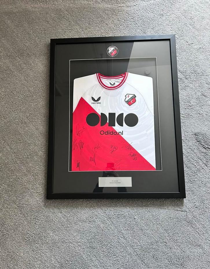 Gesigneerde FC Utrecht Thuis T-shirt met handtekeningen, Verzamelen, Sportartikelen en Voetbal, Zo goed als nieuw, Shirt, F.C. Utrecht