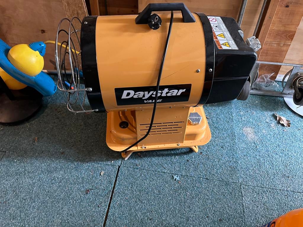 Daystar val6 hete lucht verwarming bijbehoorende brandstof, Ophalen, 30 tot 80 cm, Kachel, Zo goed als nieuw