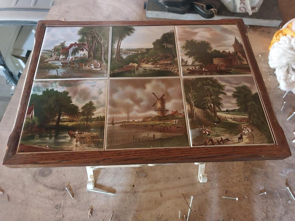 Vintage krantenbak met tegeltjesblad en smeedijzeren frame, Ophalen of Verzenden, Gebruikt