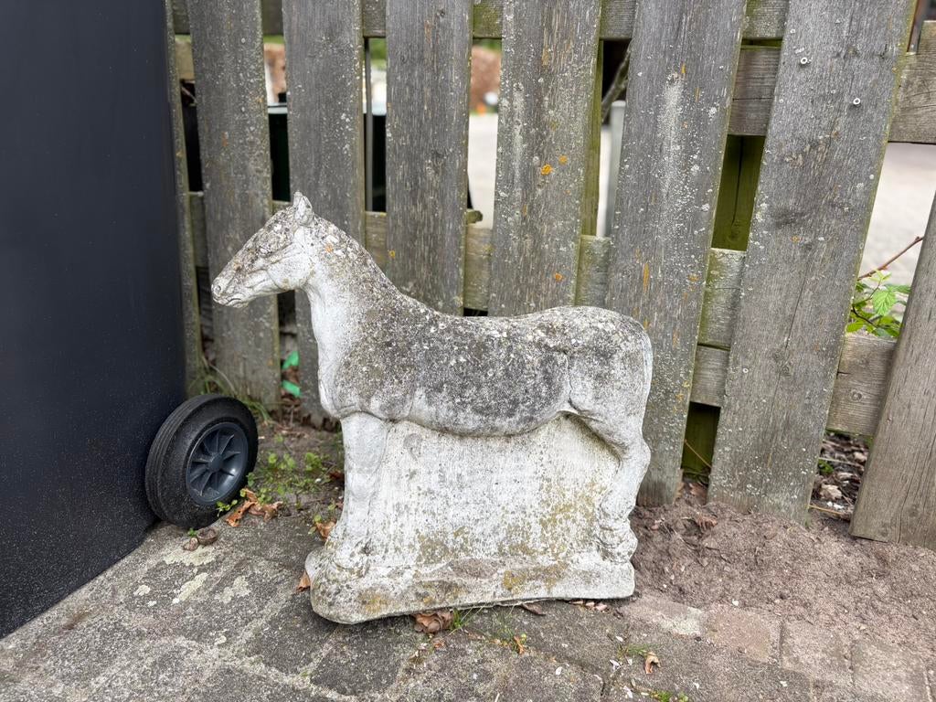Gratis betonnen paardenbeeld, Tuin en Terras, Ophalen, Zo goed als nieuw