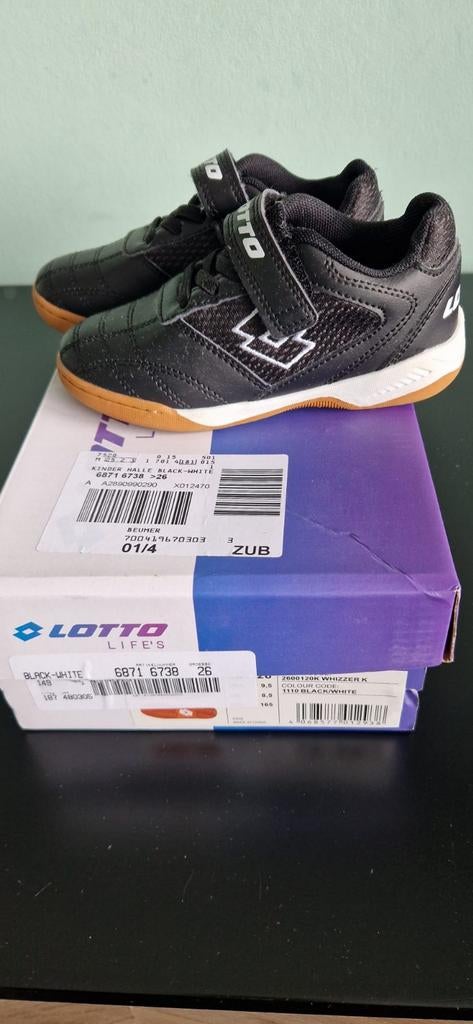 Lotto zaalvoetbalschoenen maat 26 - Zwart/Wit, Nieuw, Ophalen of Verzenden, Lotto, Jongen of Meisje
