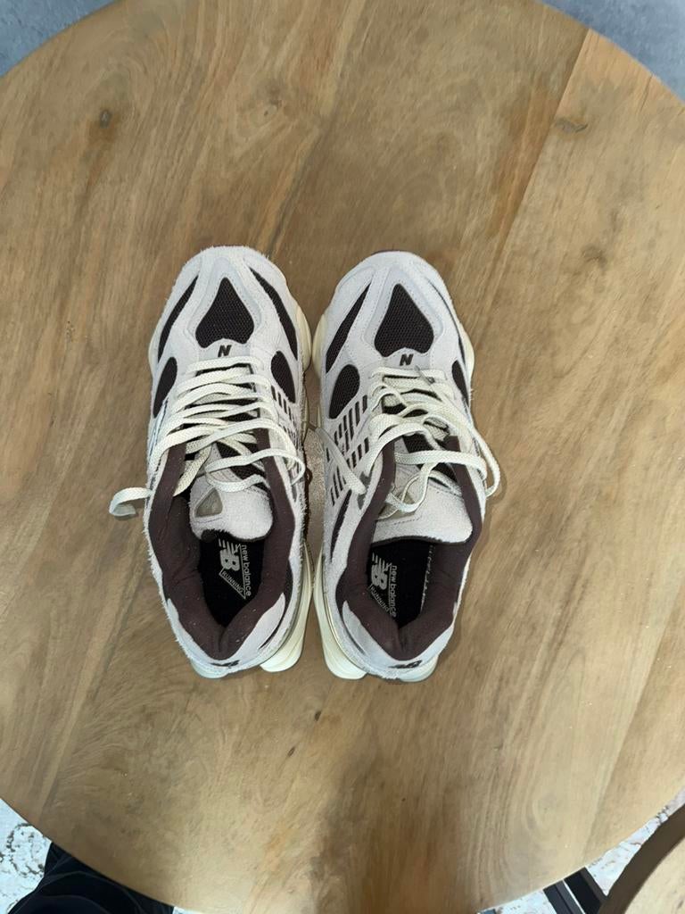 New balance 9060, Beige, Ophalen of Verzenden, Sneakers of Gympen, Zo goed als nieuw