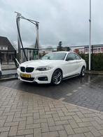BMW 2-Serie 2.0 220i M pakket sport performance, Auto's, BMW, Achterwielaandrijving, 4 cilinders, 4 stoelen, Wit