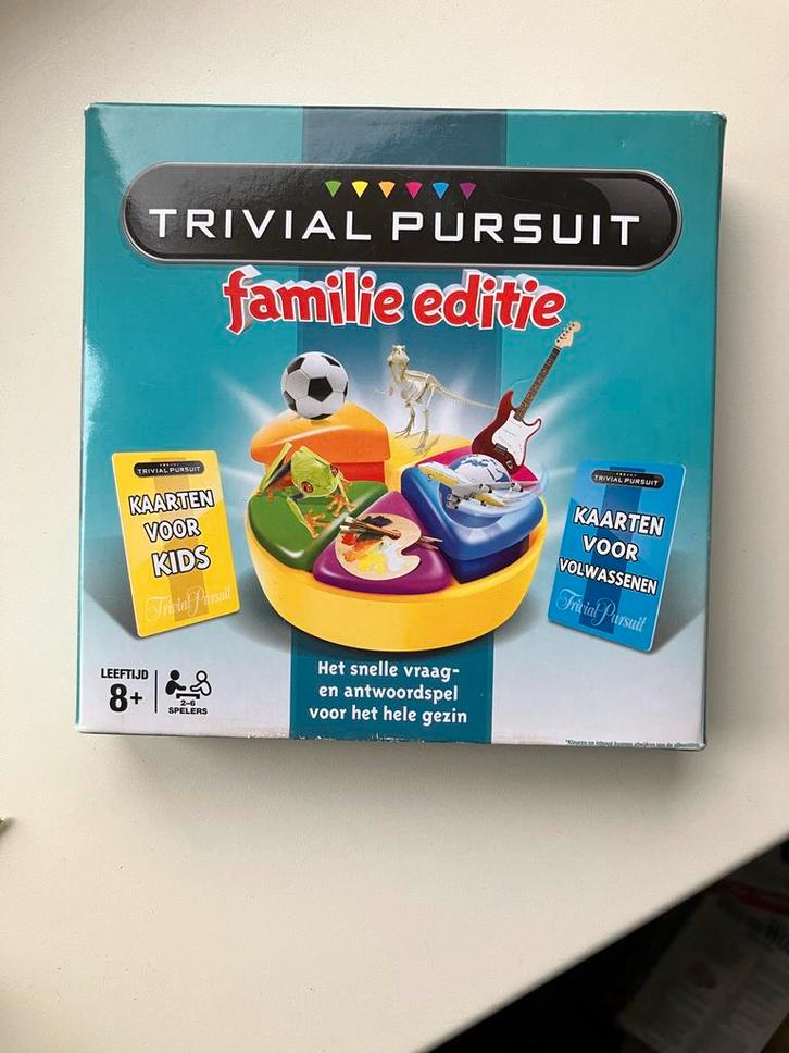Trivial Pursuit familie editie, Hobby en Vrije tijd, Gezelschapsspellen | Bordspellen, Gebruikt, Drie of vier spelers, Ophalen of Verzenden