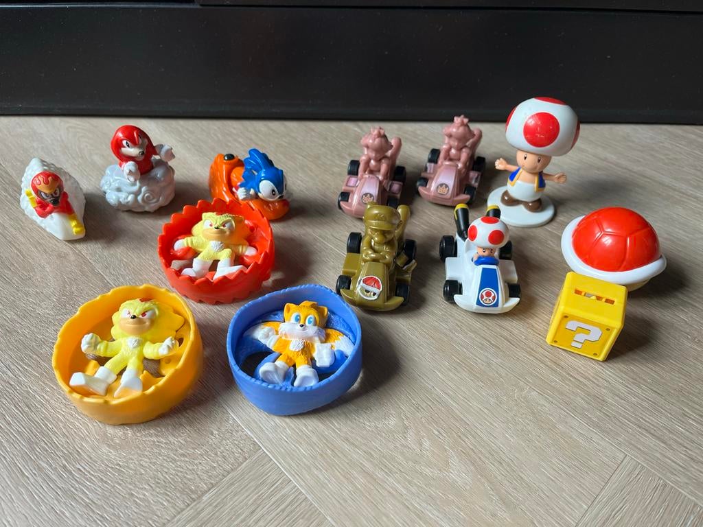13 stuks Mario en Sonic figuren en karts, Ophalen of Verzenden, Zo goed als nieuw, Jongen of Meisje