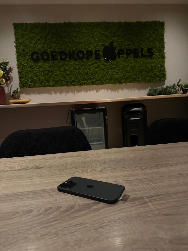 iPhone 16 Pro Max 256GB Zwart | als nieuw, Apple, Zwart, Cupertino California, Zonder simlock