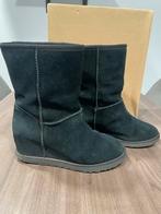 Gedragen UGG sleehak laarzen - Zool moet vervangen worden, Ophalen of Verzenden, Gedragen, Zwart, Lage of Enkellaarzen