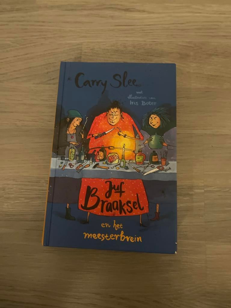 Juf Braaksel en het meesterbrein - Carry Slee, Boeken, Kinderboeken | Jeugd | onder 10 jaar, Ophalen of Verzenden, Gelezen, Fictie algemeen
