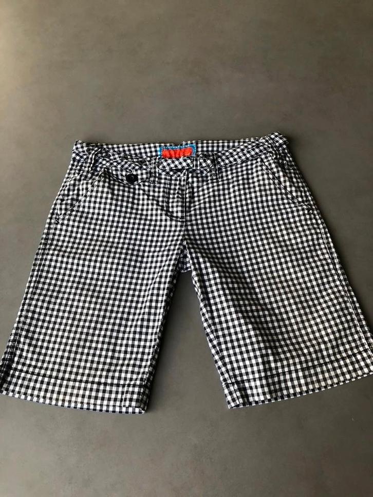 Zwart/witte Protest Bermuda, mt 40, Kleding | Dames, Broeken en Pantalons, Zo goed als nieuw, Maat 38/40 (M), Zwart, Kort, Verzenden