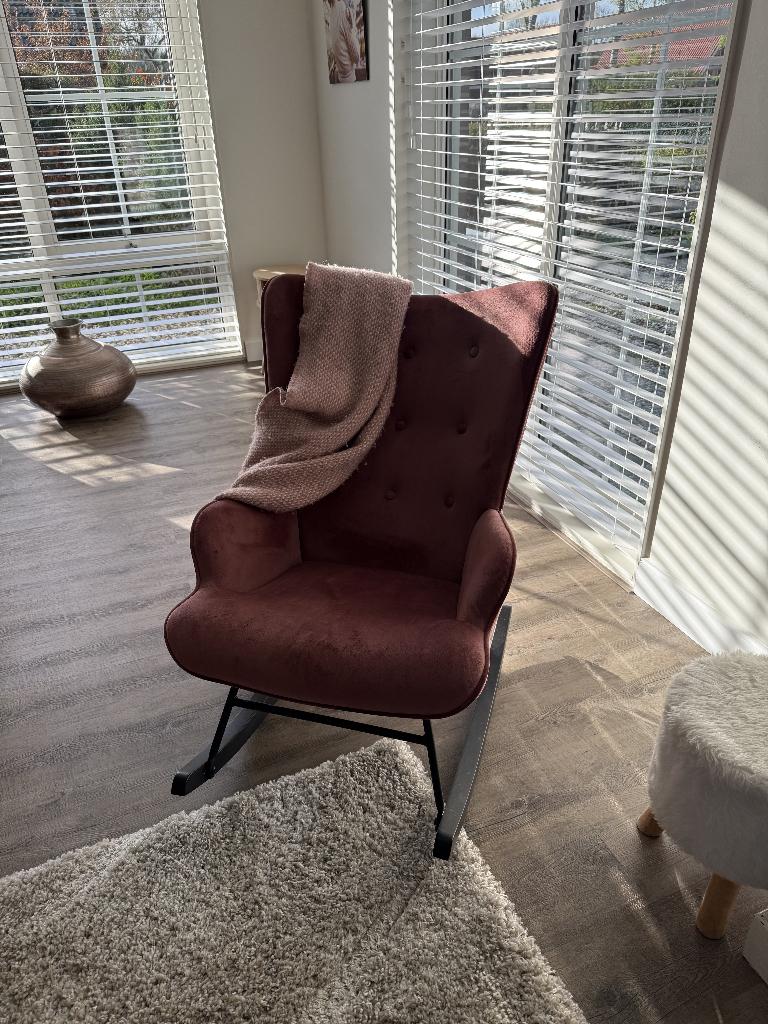 Roze schommelstoel – modern & comfortabel, Ophalen, Nieuw, Stoel(en)