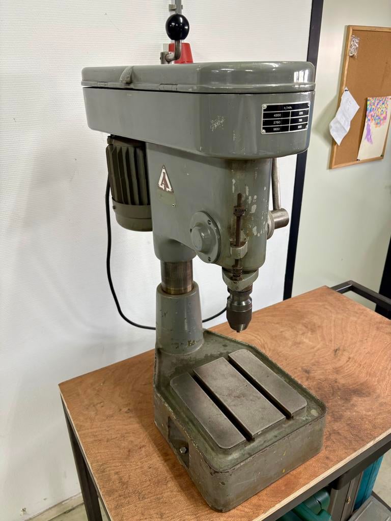 Hembrug AI Kolomboormachine – Industriële Kwaliteit, Ophalen, Zo goed als nieuw, Kolomboormachine