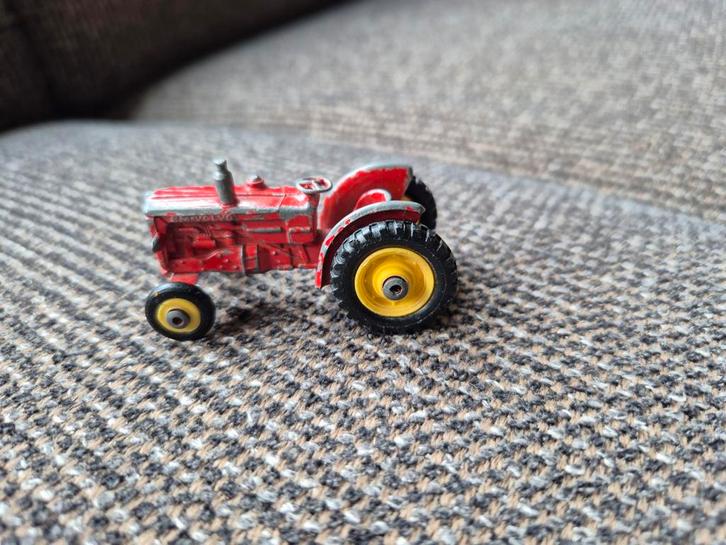 Husky BM Volvo Rode Tractor - Made in Great Britain, Hobby en Vrije tijd, Modelauto's | Overige schalen, Gebruikt, Overige typen