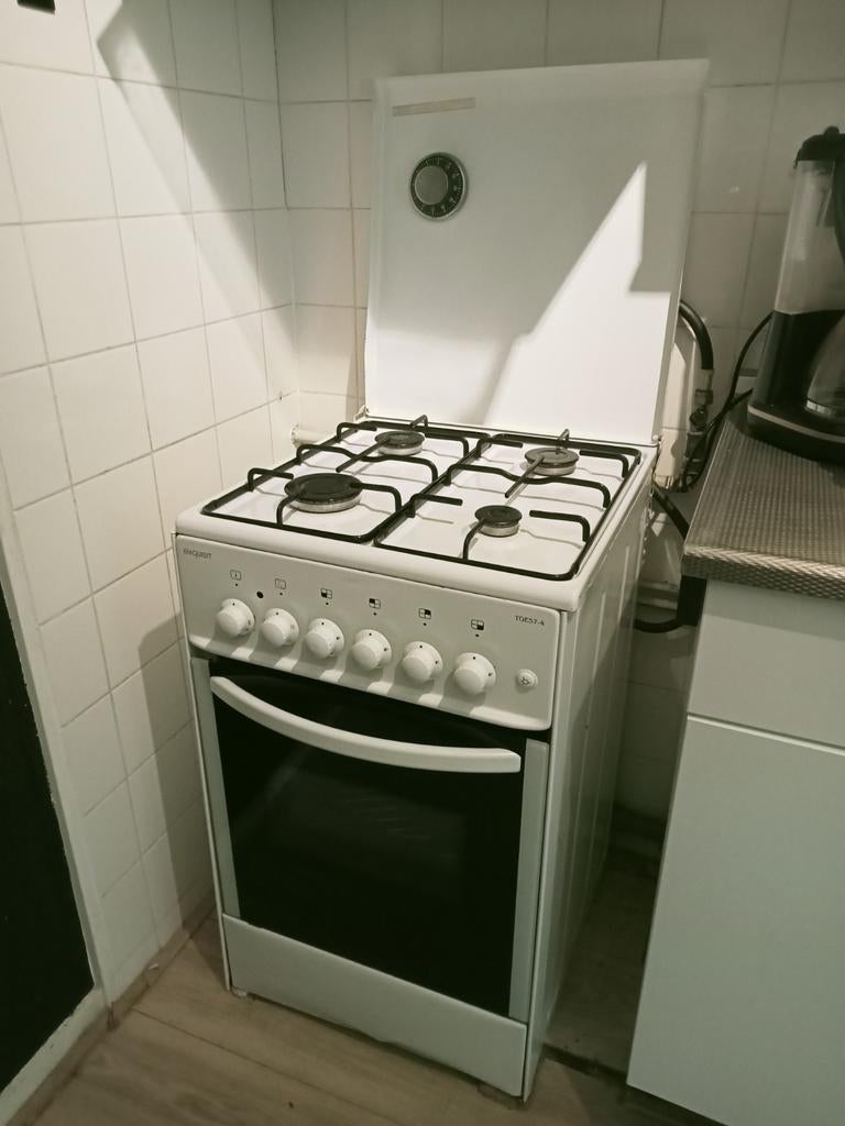 Vrijstaand gasfornuis met oven - Wit, Witgoed en Apparatuur, Fornuizen, Ophalen, Gebruikt, 4 kookzones, Gas