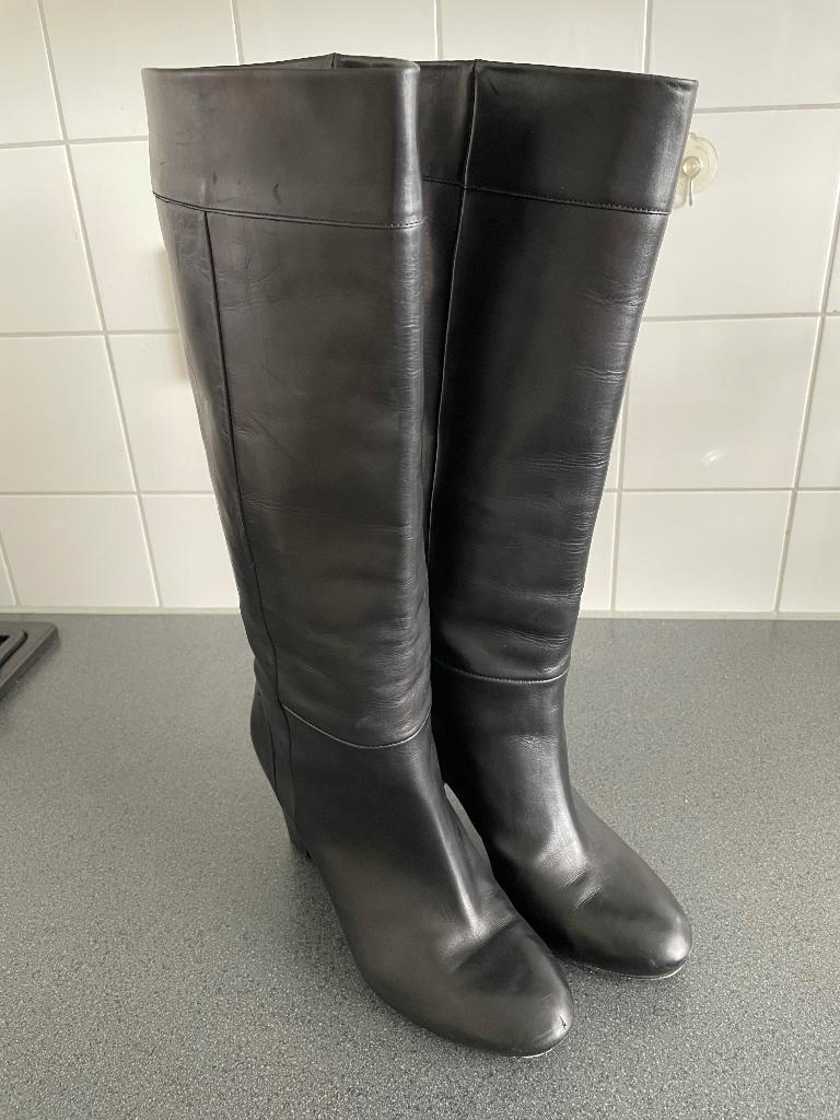Hugo Boss hoge zwarte leren laarzen, model Charissa,hak 8 cm, Kleding | Dames, Hoge laarzen, Zwart, Ophalen of Verzenden, Zo goed als nieuw