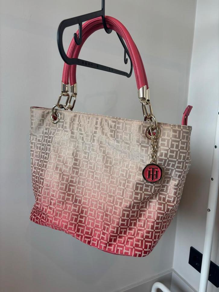 Tommy Hilfiger handtas, Sieraden, Tassen en Uiterlijk, Tassen | Damestassen, Gebruikt, Handtas, Rood, Ophalen of Verzenden