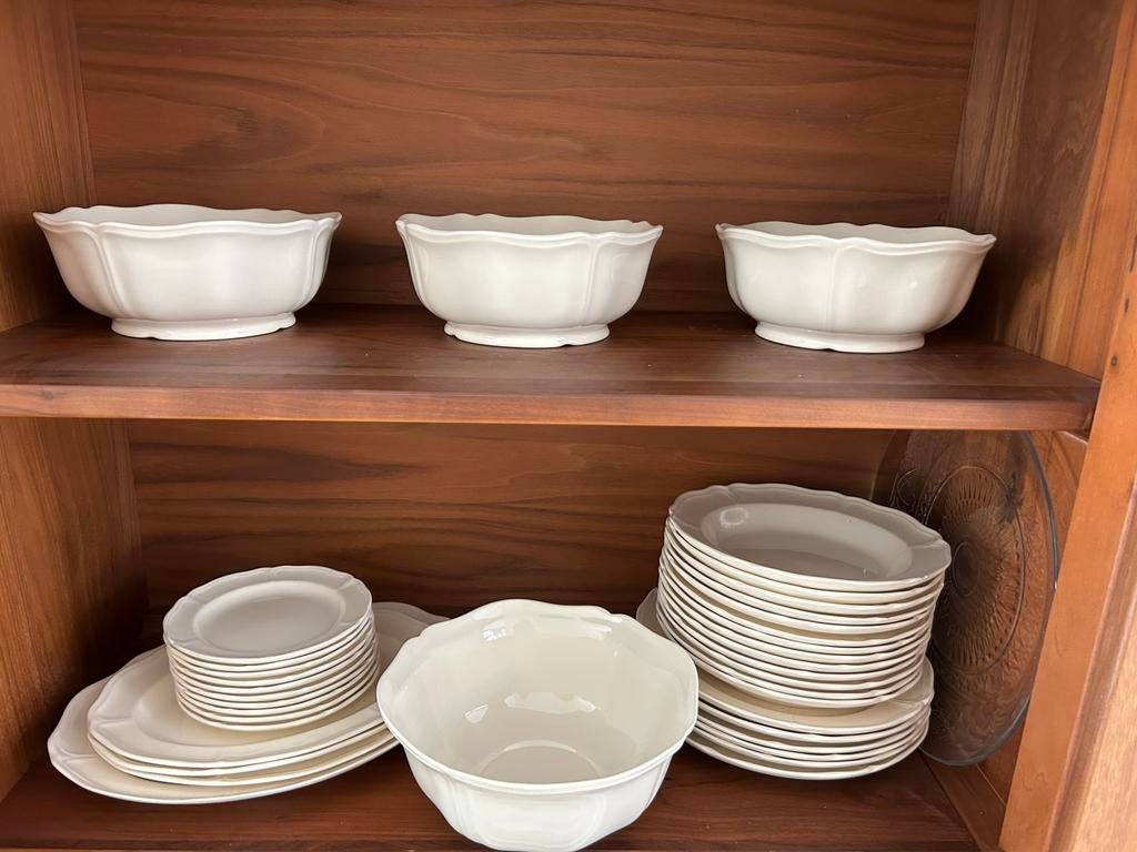 Uitgebreid wedgwood queens plain servies, Ophalen