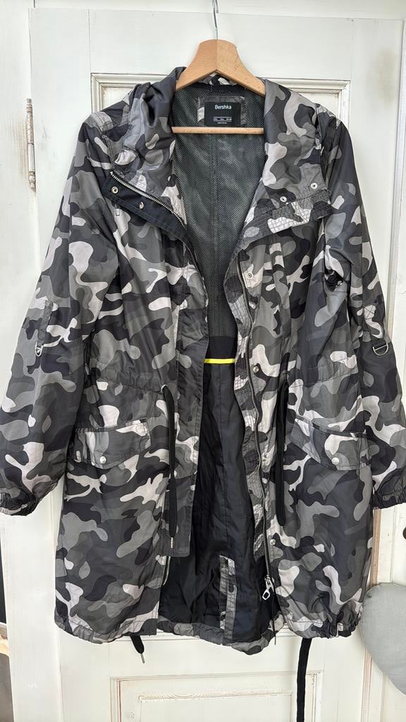 Regenjas Bershka maat M (L) nieuw, Ophalen of Verzenden, Nieuw, Maat 38/40 (M), Groen