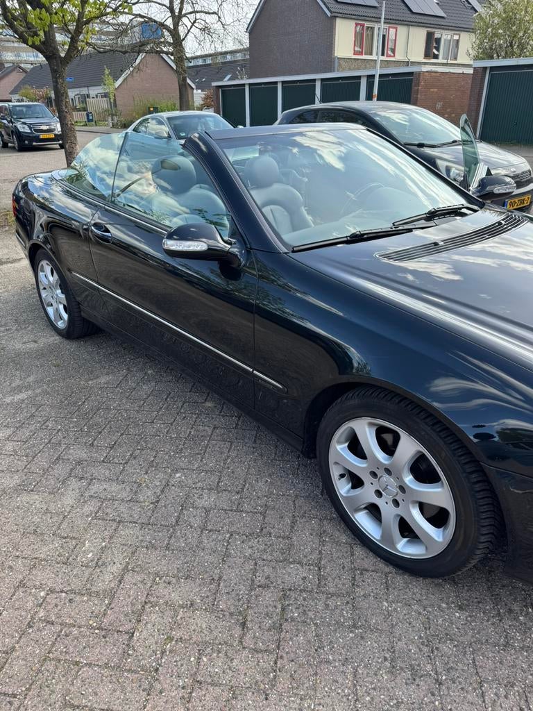 Mercedes-Benz CLK 1.8 Clk200 Kompr Cabriolet 2005 Zwart, Auto's, Mercedes-Benz, Achterwielaandrijving, Metallic lak, Zwart, 4 cilinders