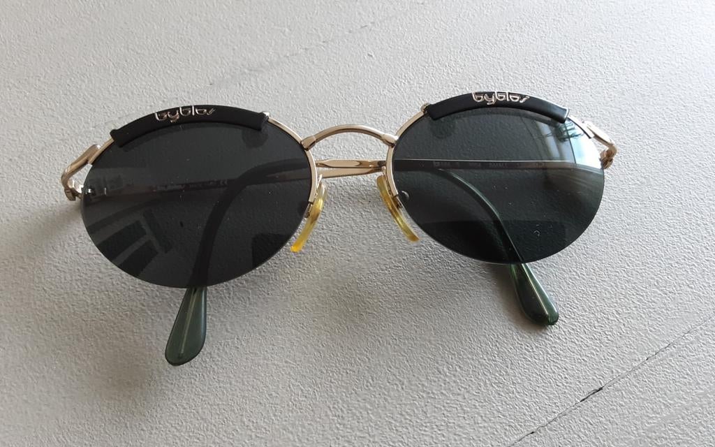Vintage Byblos Zonnebril - Goudkleurig met Donkere Glazen, Overige merken, Gebruikt, Zonnebril, Overige kleuren