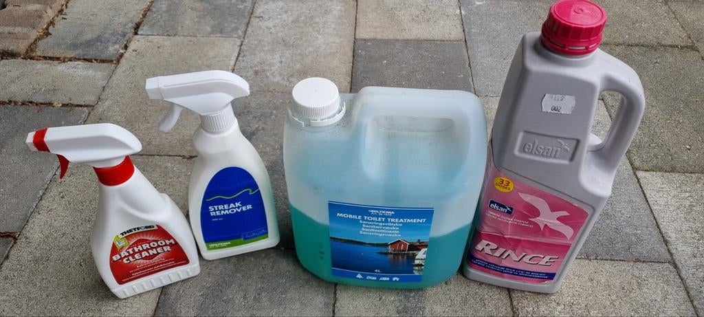 Sanitair en schoonmaakspullen caravan, Ophalen, Gebruikt