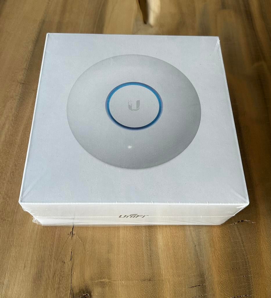 Ubiquity Unifi Nano HD access point., Computers en Software, Accesspoints, Ophalen of Verzenden, Zo goed als nieuw