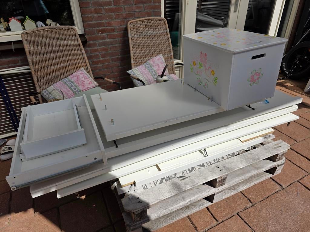 Gratis op te halen: Mooie IKEA kast met zwarte knopjes, Modern, 150 tot 200 cm, 25 tot 50 cm, Overige houtsoorten