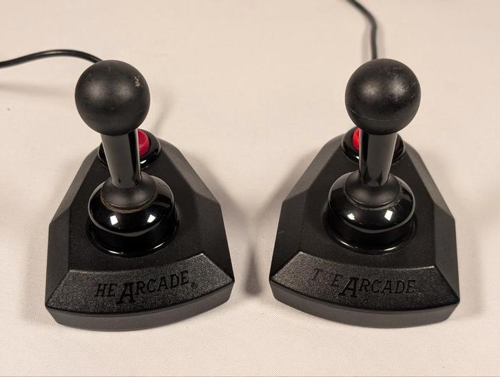 2x The Arcade joystick – Zwart – Atari / Commodore / Amiga, Computers en Software, Joysticks, Ophalen of Verzenden