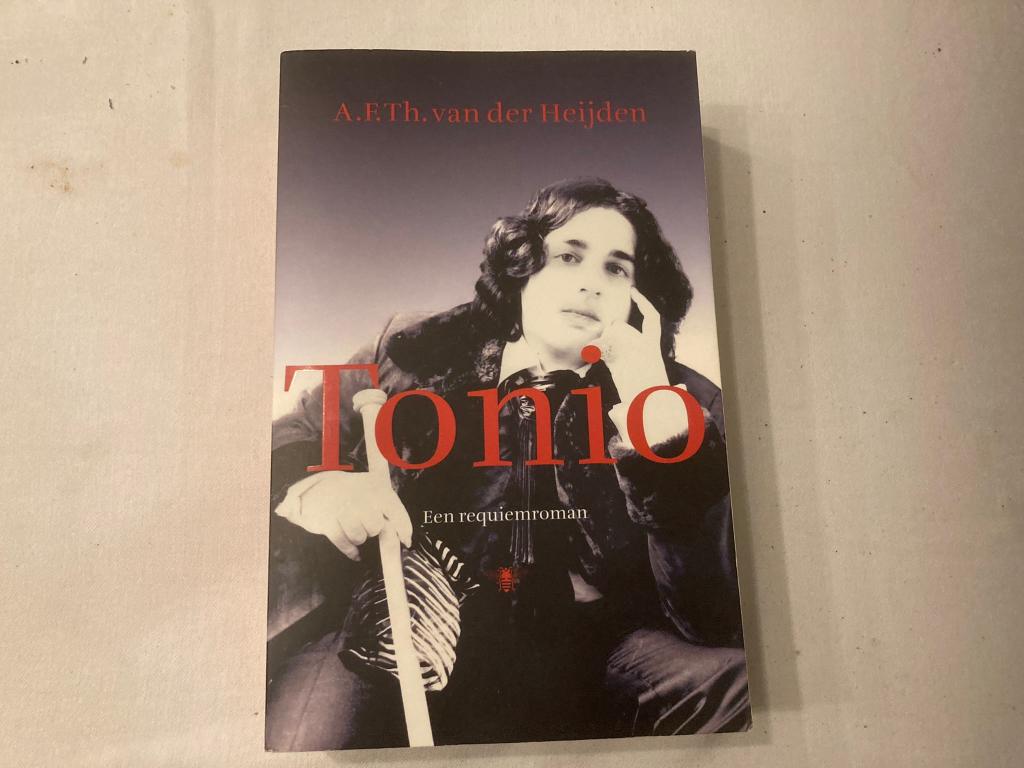Tonio boek afth van der heijden softcover nette staat!, Ophalen of Verzenden, Zo goed als nieuw, A.F.Th. van der Heijden, Nederland