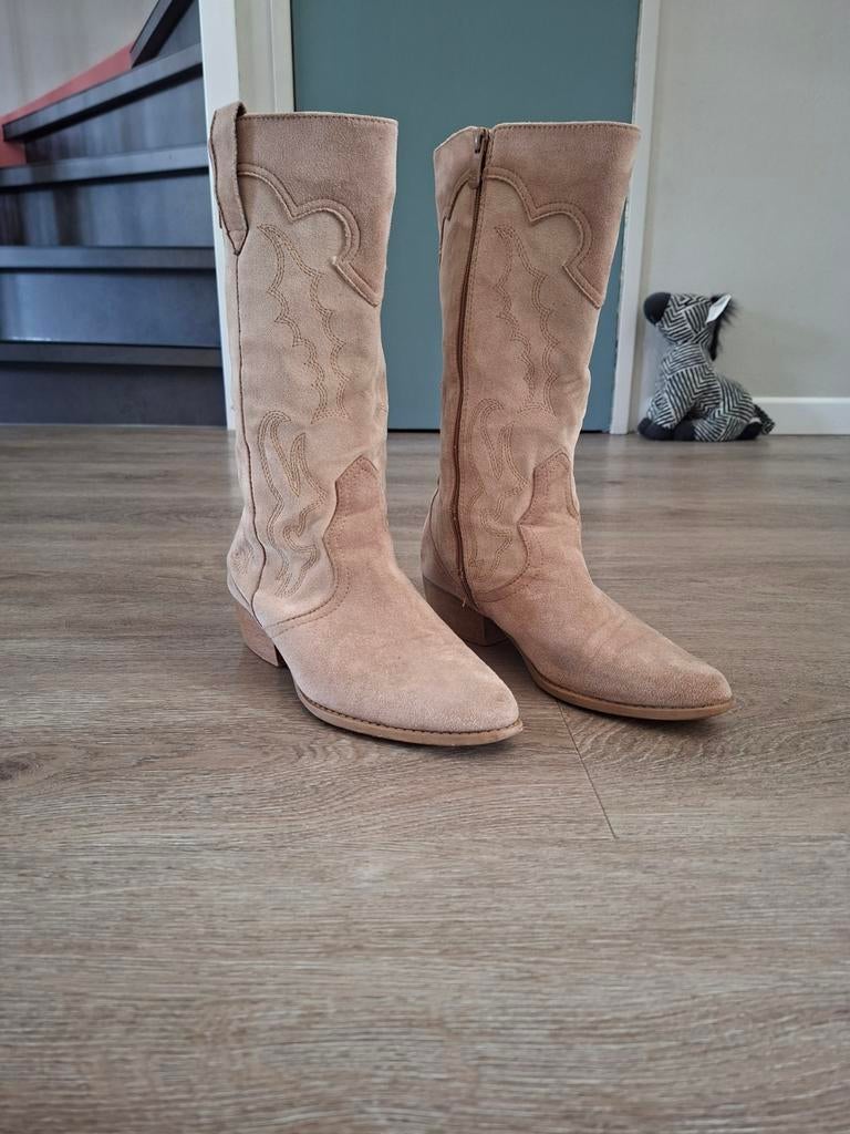 Beige cowboylaarzen - maat 38, Kleding | Dames, Schoenen, Gedragen, Lage of Enkellaarzen, Beige, Ophalen of Verzenden