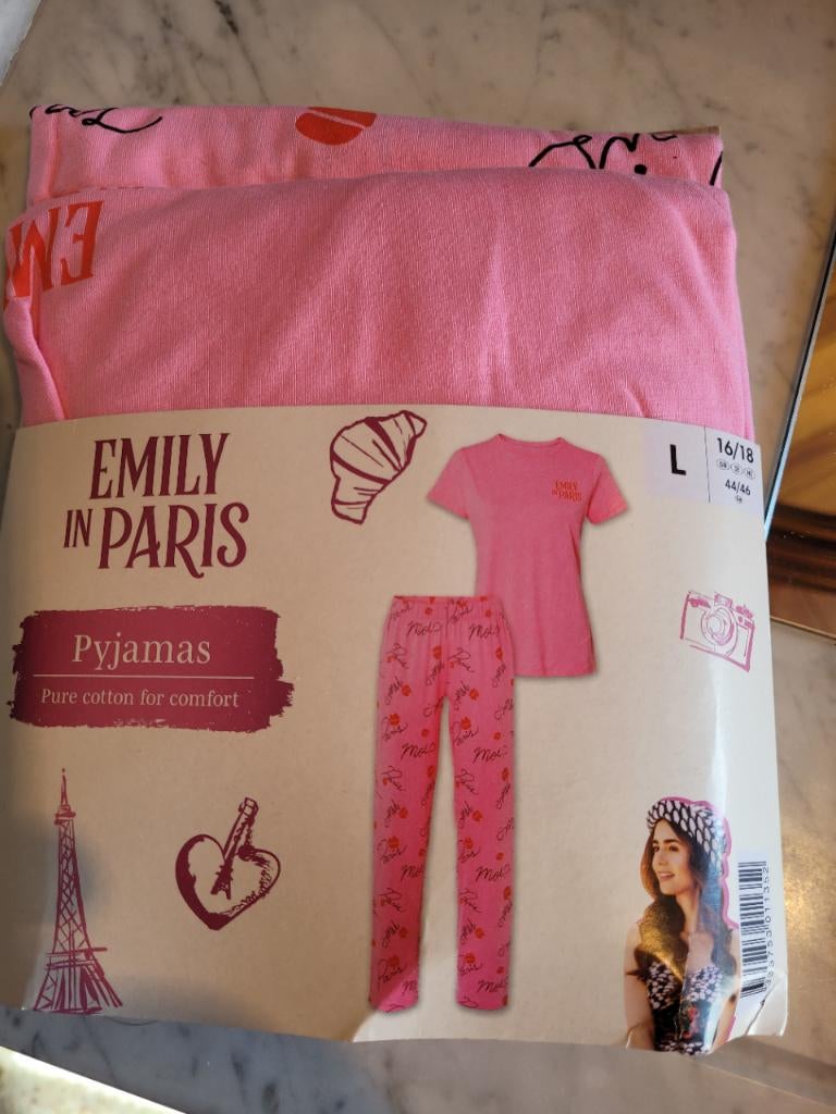 Nieuw Emily in Paris pyama L, Kleding | Dames, Pyjama's, Emily in Paris, Ophalen of Verzenden, Nieuw, Maat 42/44 (L)