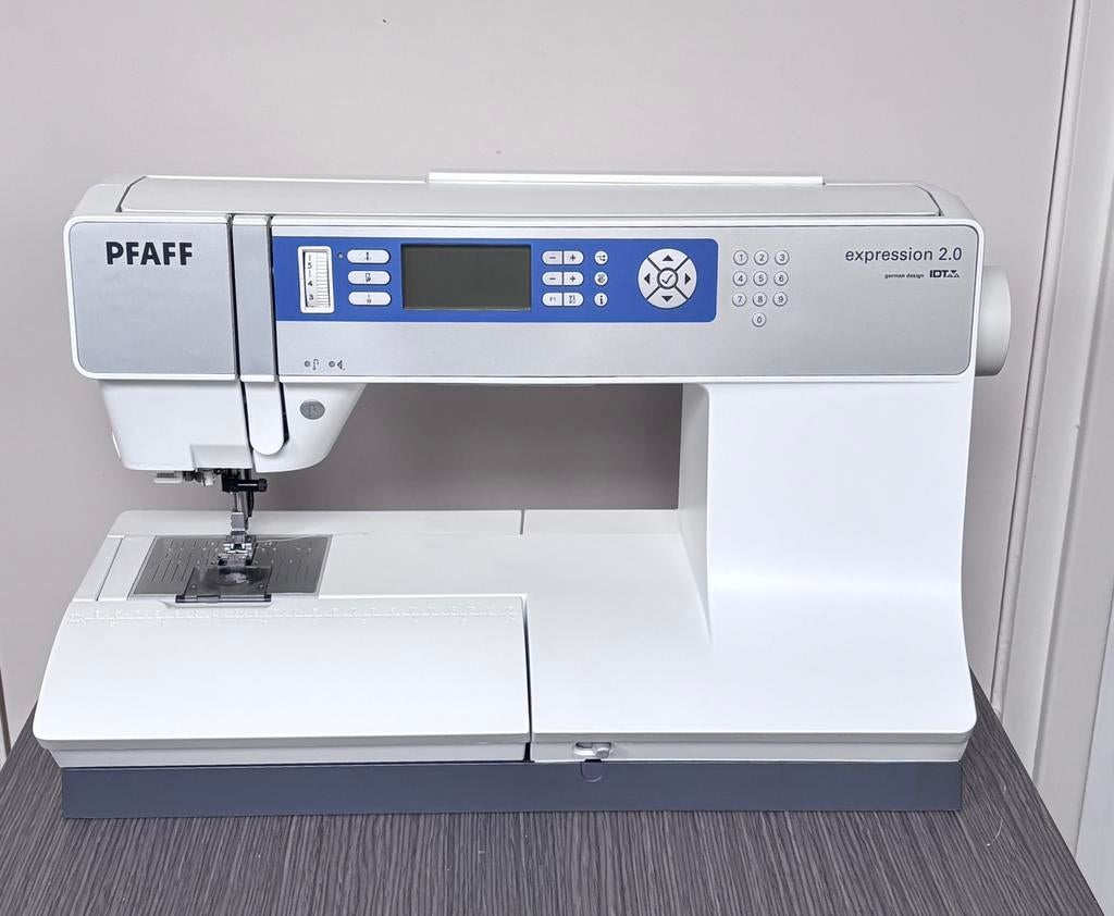 Pfaff met boventransport/  groot onderhoud en in nieuwstaat, Hobby en Vrije tijd, Naaimachines en Toebehoren, Ophalen, Zo goed als nieuw