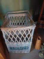 Vintage rieten trapmand met 'Magazines' opdruk, Ophalen, Gebruikt, Mand, Riet