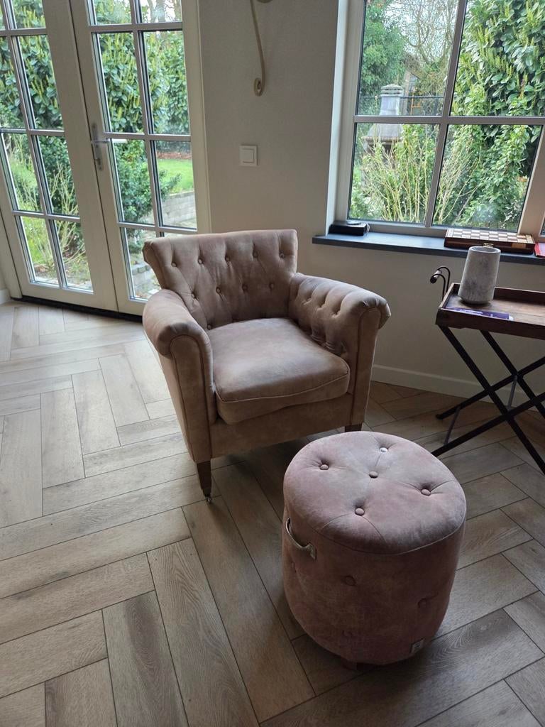 Riviera maison fauteuil stoel met poef hocker camel pellini, Ophalen, Zo goed als nieuw, 50 tot 75 cm, Leer