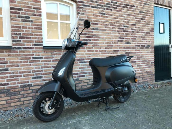 TYM RIVA BROM 2024 GTS TOSCANA LA SOURIS SOURINI AGM VX50 VX, Fietsen en Brommers, Scooters | Overige merken, Gebruikt, Maximaal 45 km/u