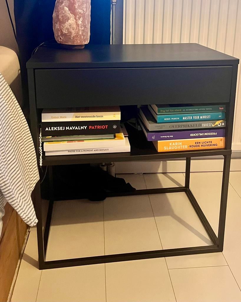 Vikhammer ikea zwart, Huis en Inrichting, Slaapkamer | Nachtkastjes, Ophalen, Zo goed als nieuw, 45 tot 65 cm, 55 tot 70 cm