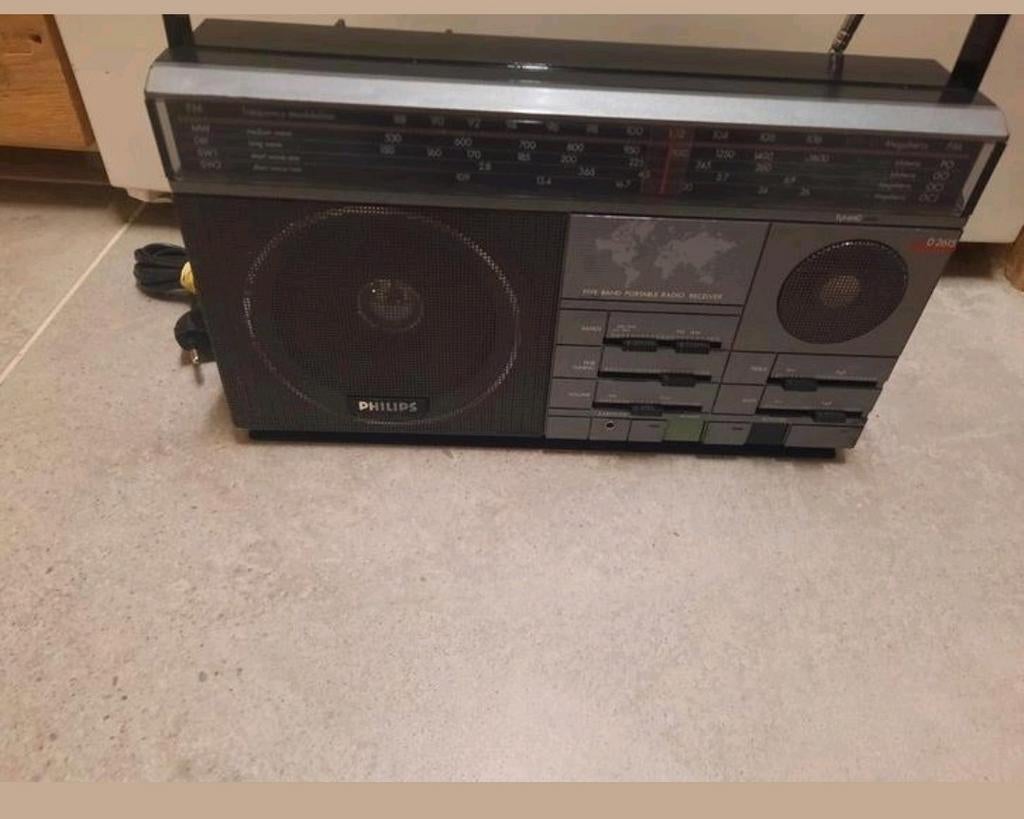 Vintage retro Philips wereld radio noodradio  d2615, Audio, Tv en Foto, Radio's, Ophalen of Verzenden, Gebruikt, Wereldontvanger