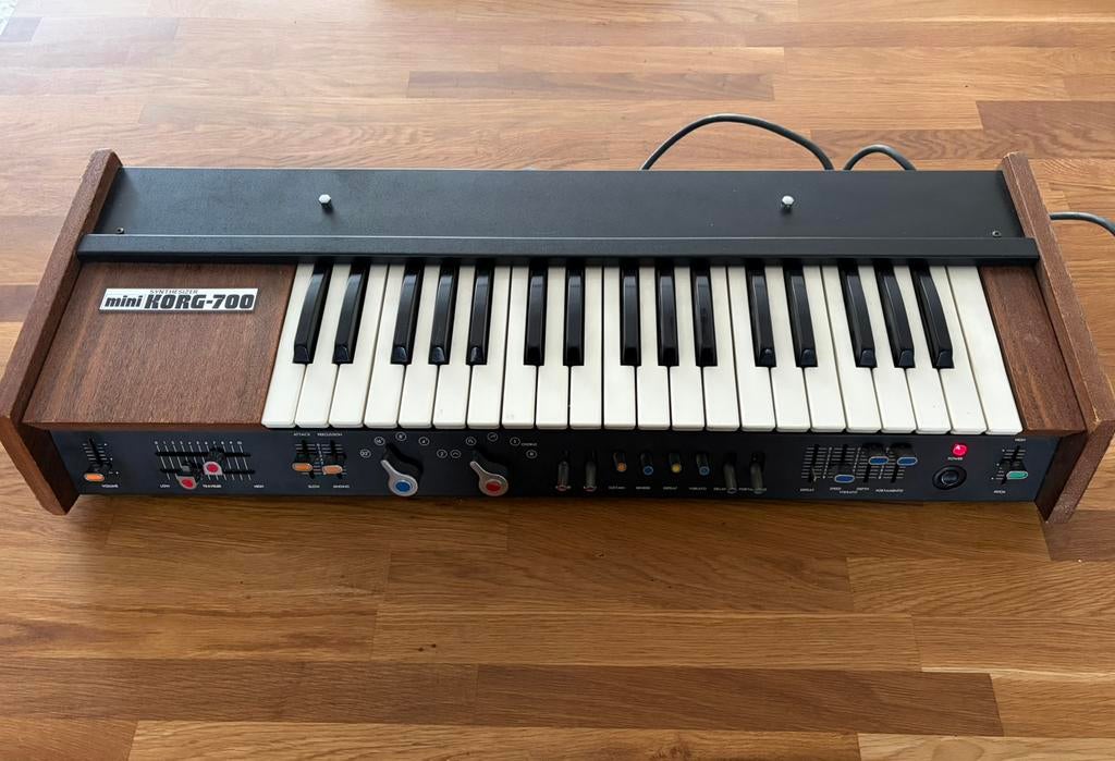 Korg miniKORG-700 vintage synthesizer - vaste prijs, Muziek en Instrumenten, Synthesizers, Ophalen, Gebruikt, Overige aantallen