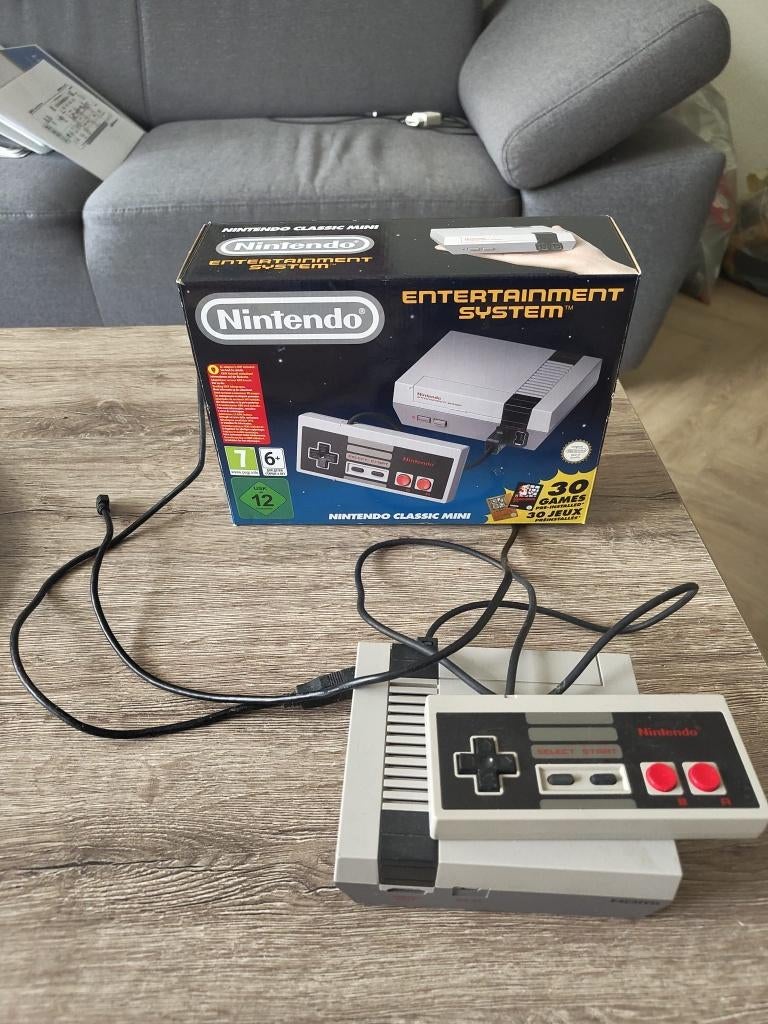 Mini nes nintendo, Ophalen of Verzenden, Zo goed als nieuw, Met 1 controller, Met games