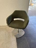 Sateliet groene gestoffeerde draai stoel, Ophalen
