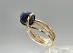 Gouden Vintage design ring edelstenen lapis lazuli. 2026/210