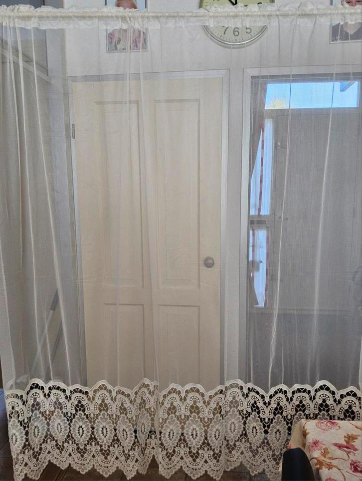 4 Vitrage van diverse maten met kantrand aan onderzijde, Huis en Inrichting, Stoffering | Gordijnen en Lamellen, Zo goed als nieuw